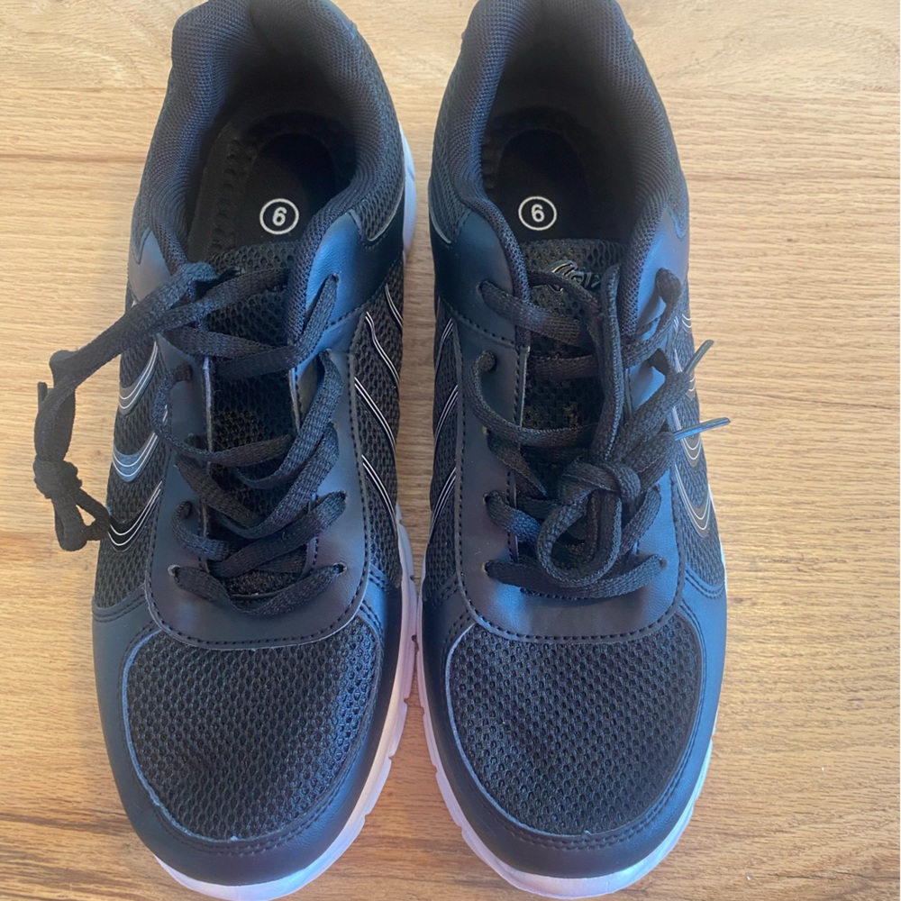 Black Athletic Women’s 9 Sneakers Shoes Nee - Picture 1 of 9